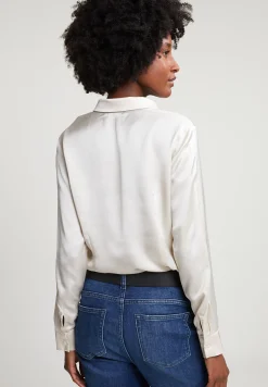 Fashion River Woods Beige klassieke blouse -