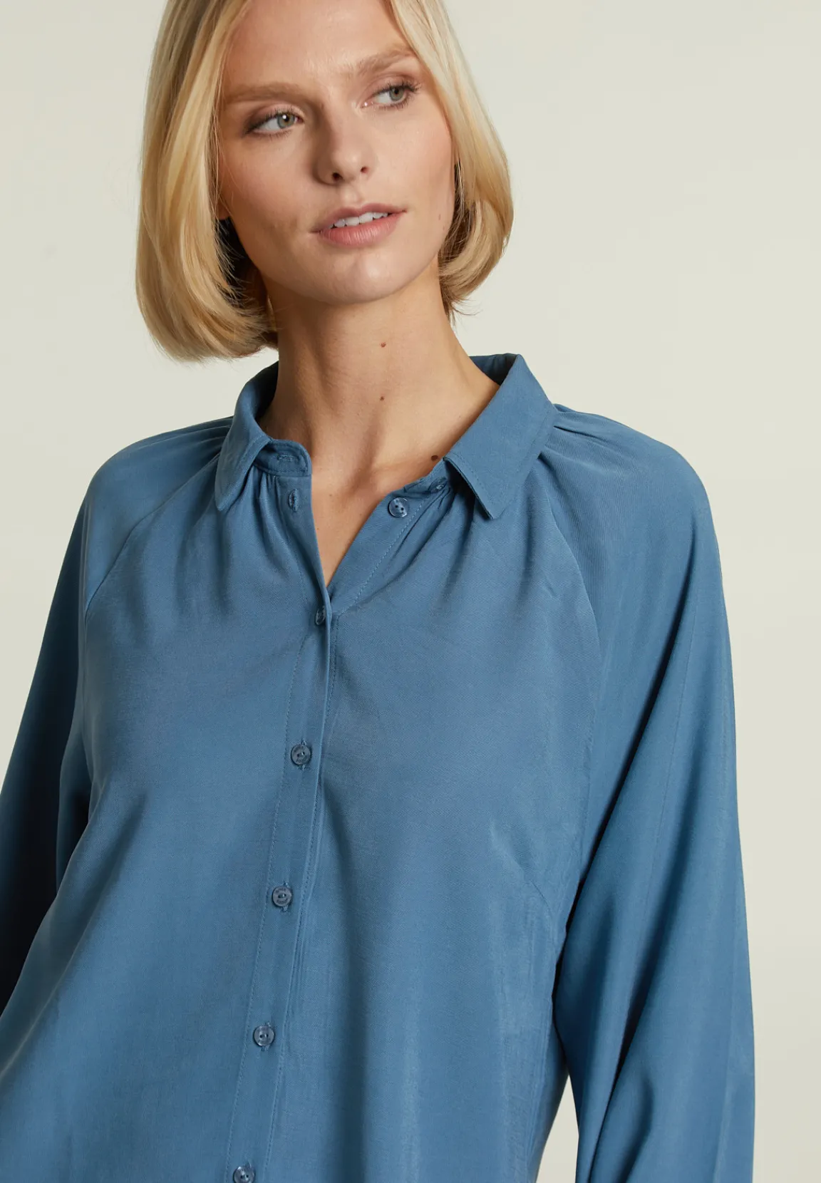 Discount River Woods Blauwe effen jurk met knopen -