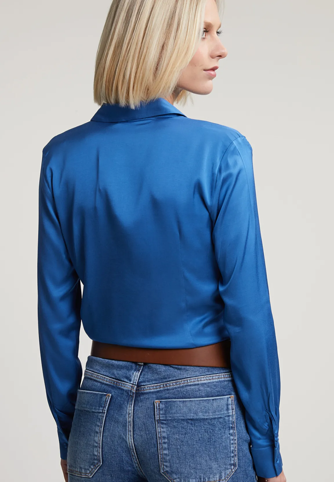 Discount River Woods Blauwe klassieke blouse met knopen -