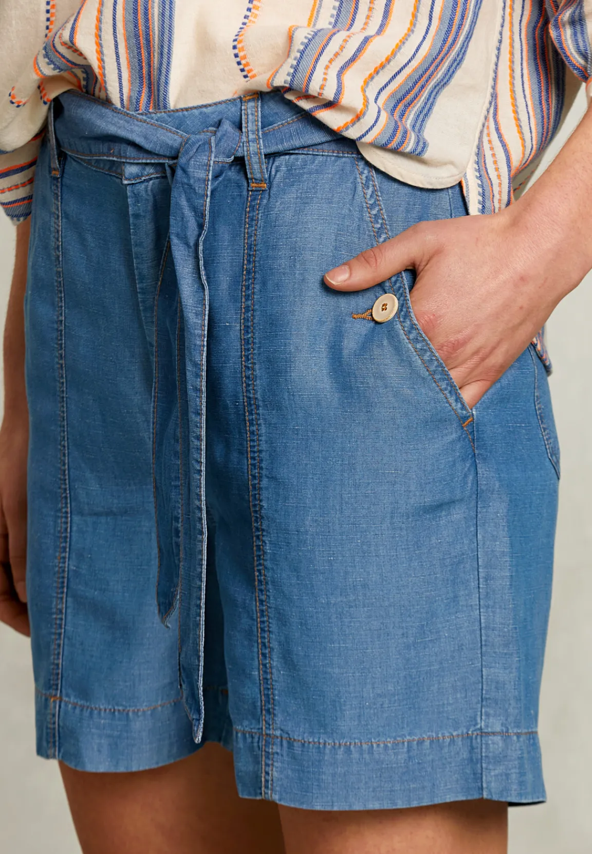 Discount River Woods Blauwe linnen short met riem -