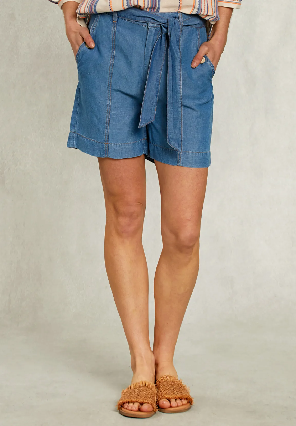 Discount River Woods Blauwe linnen short met riem -