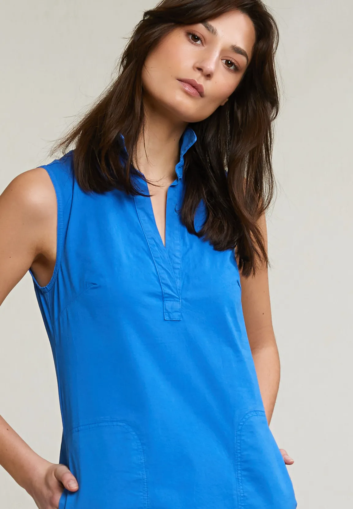 New River Woods Blauwe mouwloze V-hals jurk -