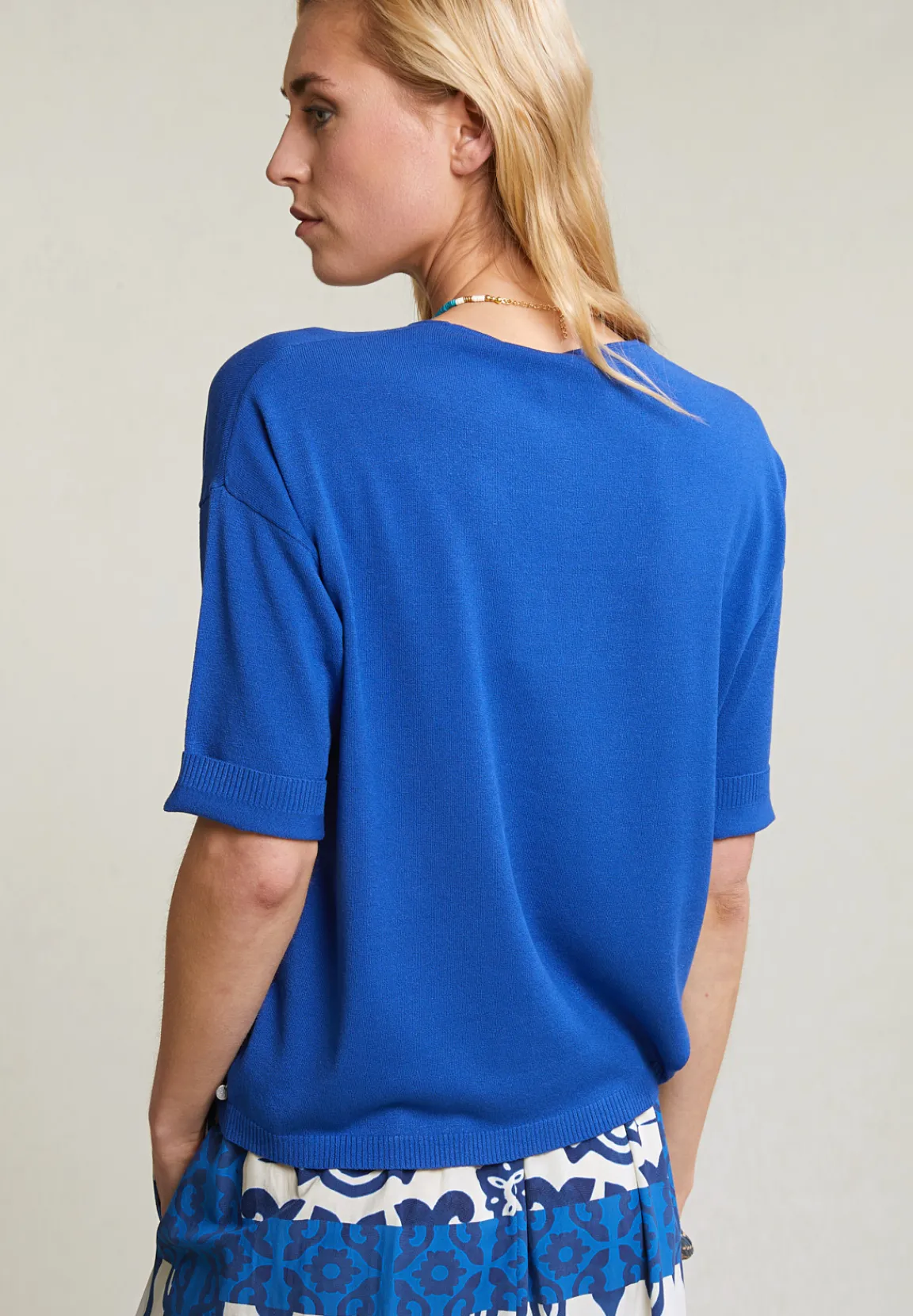 New River Woods Blauwe V-hals viscose trui korte mouwen -