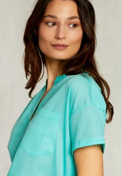 New River Woods Blauwgroene V-hals blouse met zak -