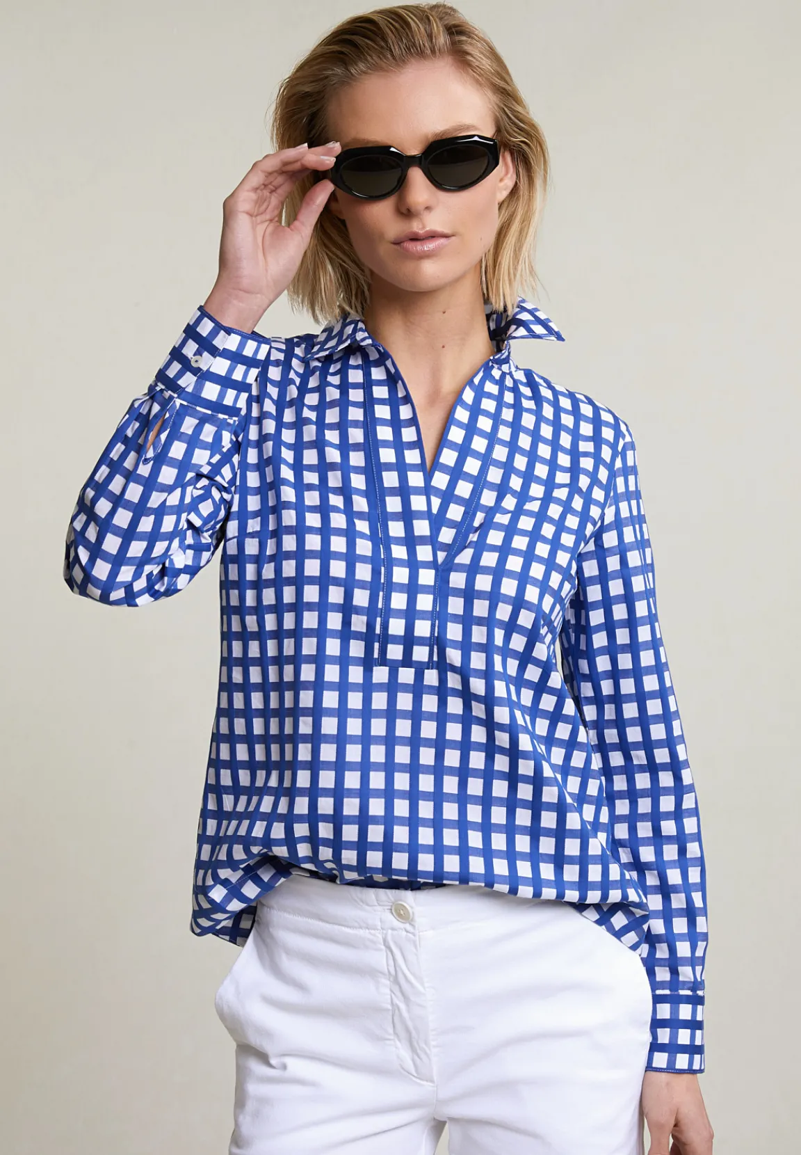 Online River Woods Blauw/wit geruite V-hals blouse -
