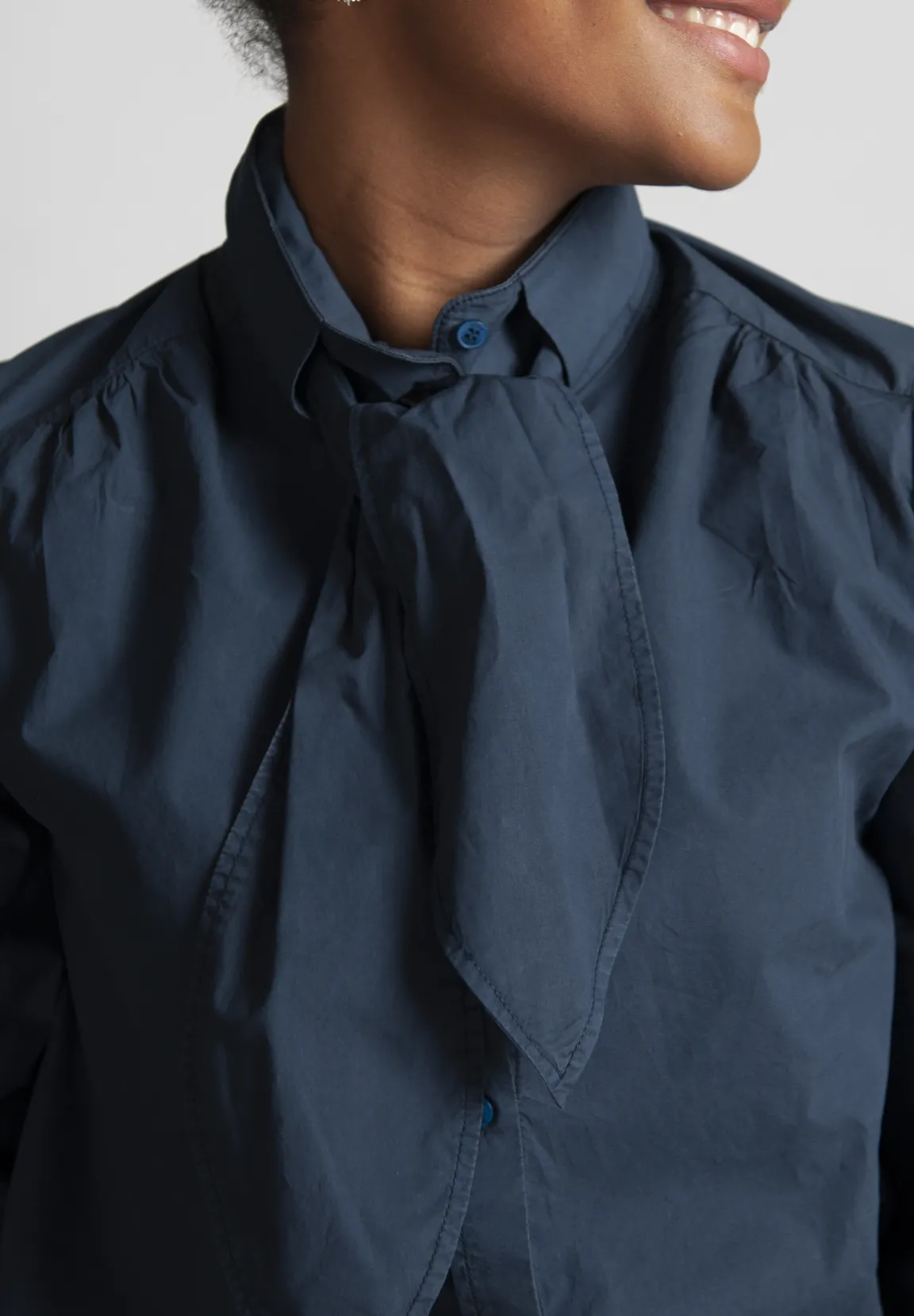 Best River Woods Blouse met sjaal in blauw -