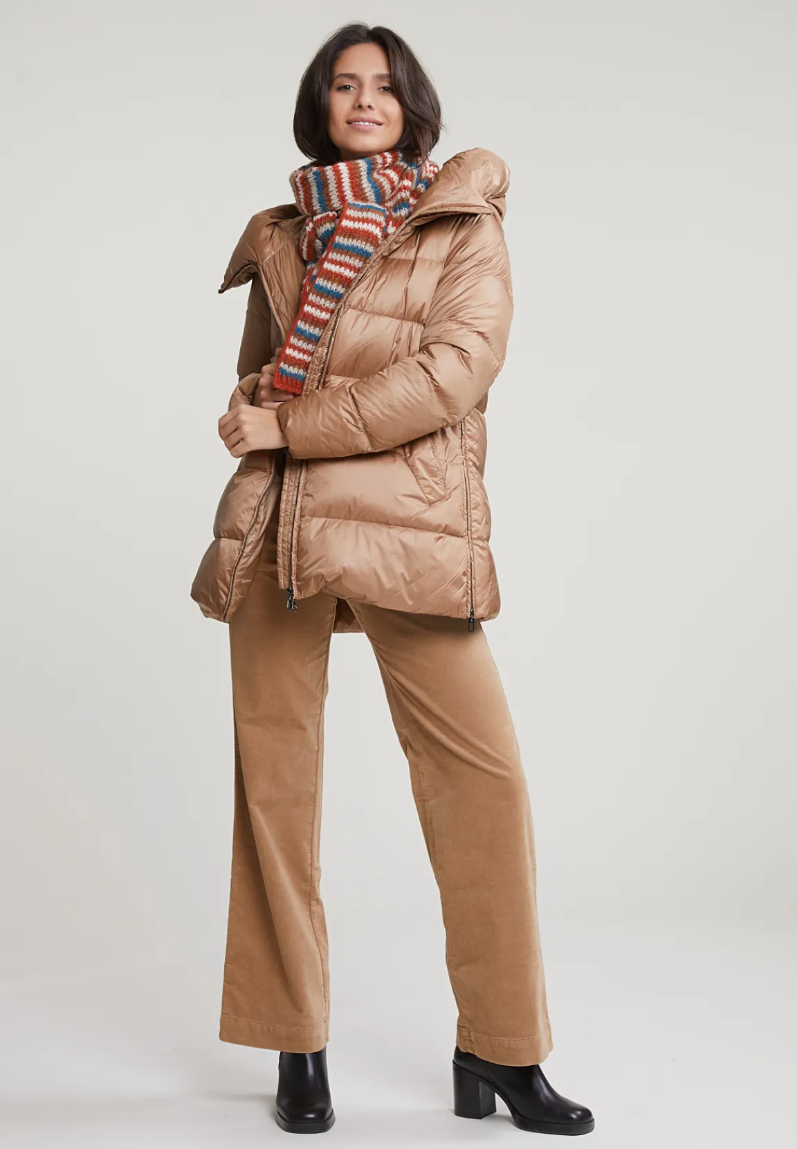 Best River Woods Camel korte donsjas met kap -