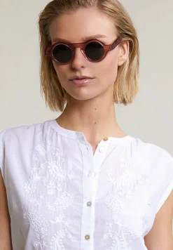 Hot River Woods Ecru mouwloze geborduurde blouse -
