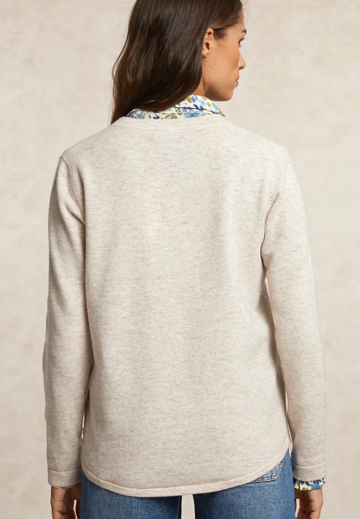 Online River Woods Geknoopte V-hals cardigan borstzak beige -