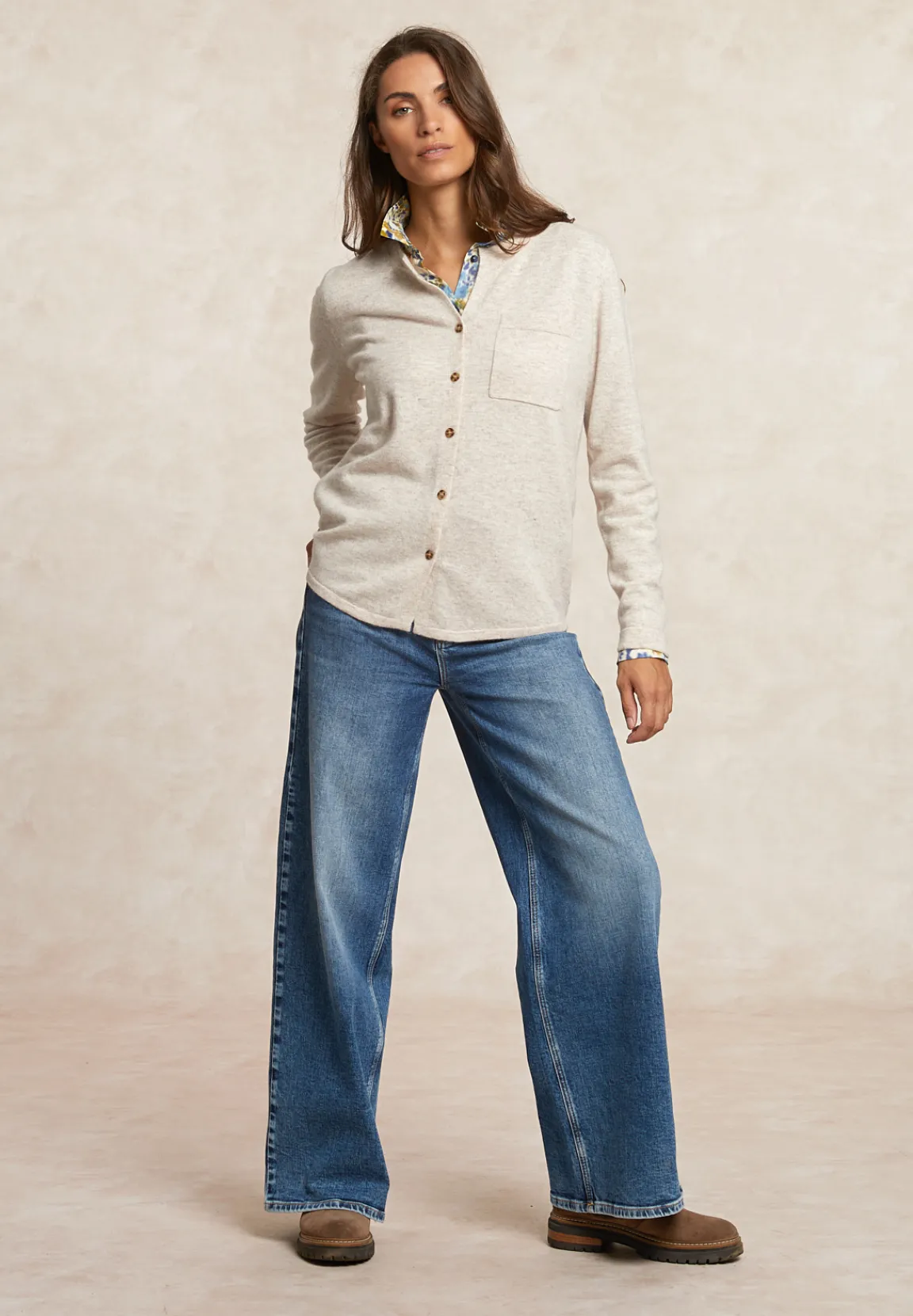 Online River Woods Geknoopte V-hals cardigan borstzak beige -