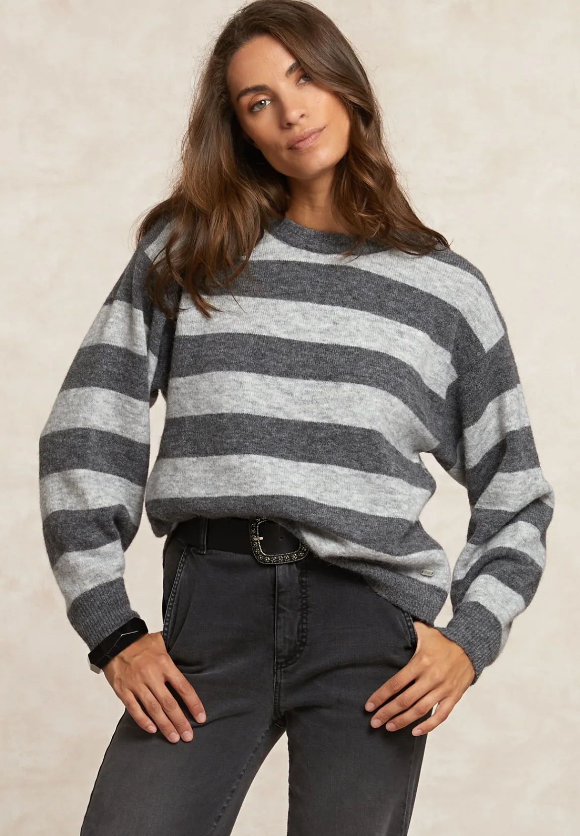 Sale River Woods Gestreepte trui ronde hals rugsplit grijs -