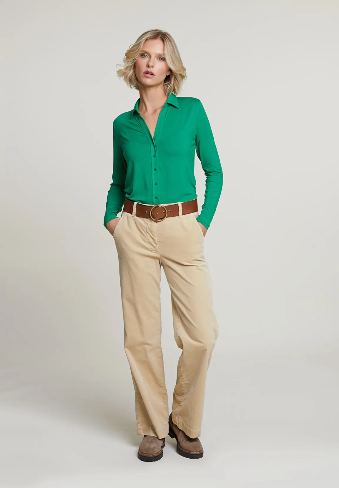 Best River Woods Groene V-hals T-shirt met knopen -