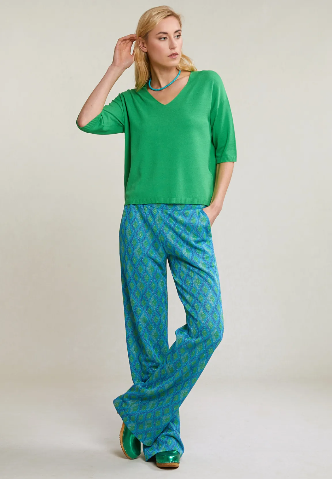 Hot River Woods Groene V-hals viscose trui korte mouwen -