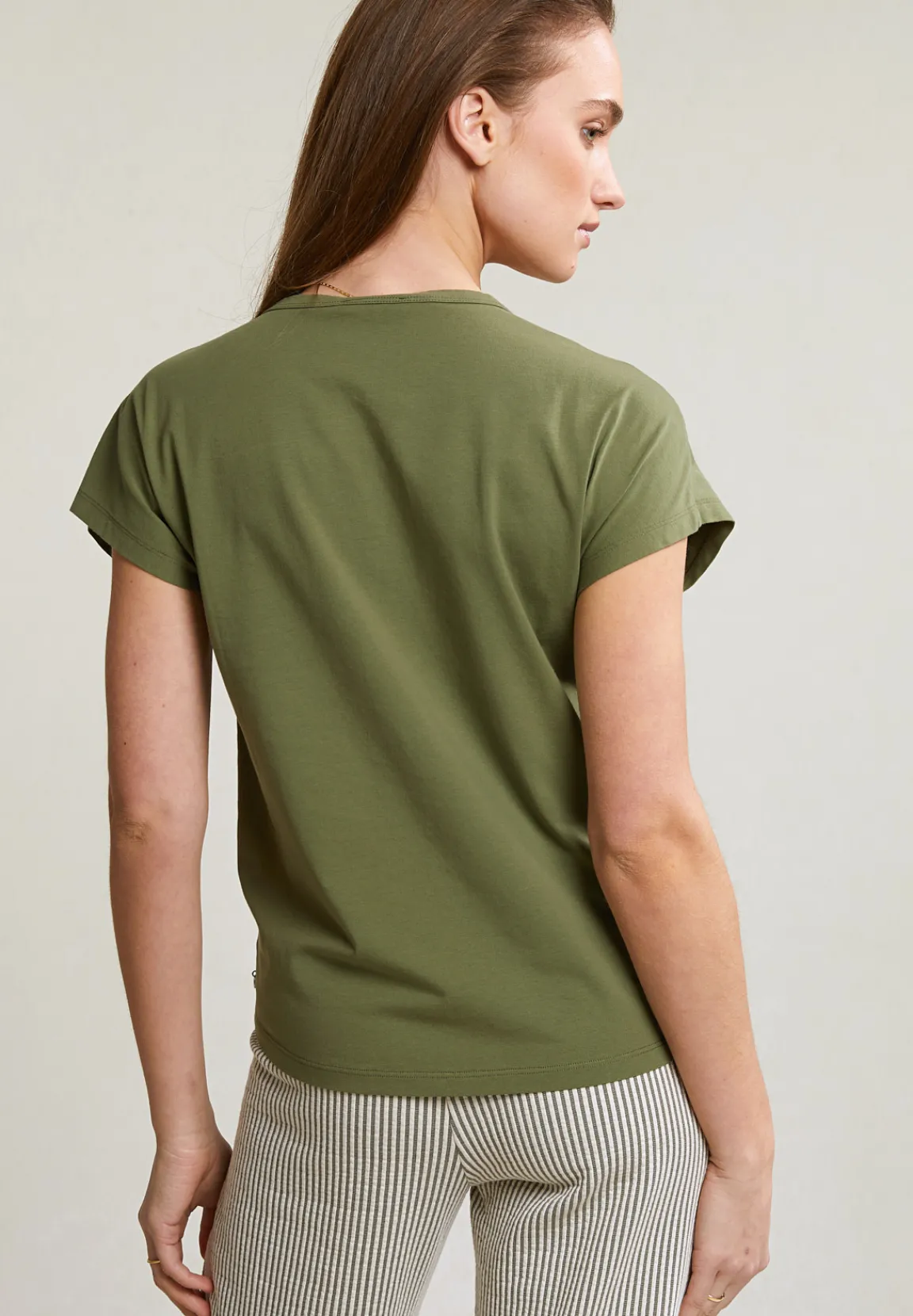 Sale River Woods Kaki mouwloze V-hals T-shirt -