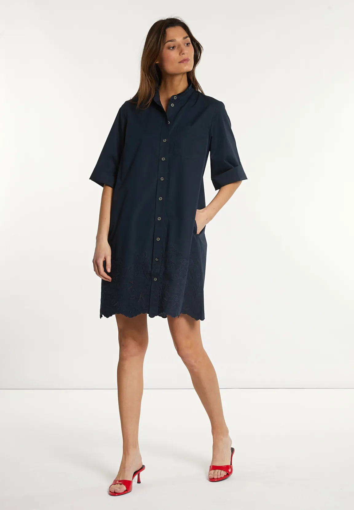 Discount River Woods Katoenen geborduurde jurk elleboogmouwen navy -