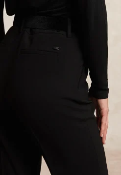 Best River Woods Klassieke crêpe broek zwart -