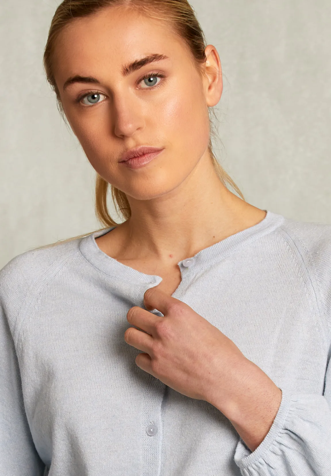Discount River Woods Lichtblauwe cardigan met knopen -