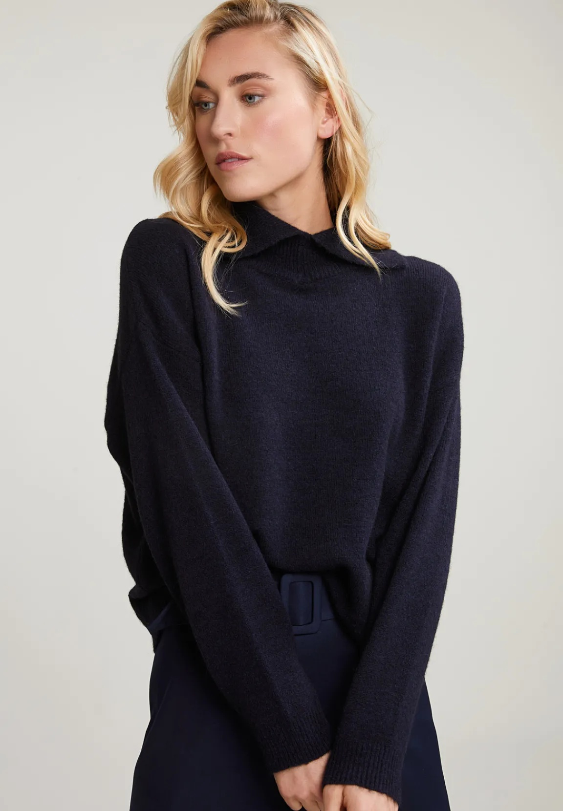 Best River Woods Navy trui opstaande kraag lange mouwen -