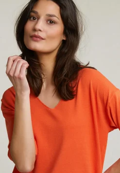 New River Woods Oranje V-hals viscose trui korte mouwen -