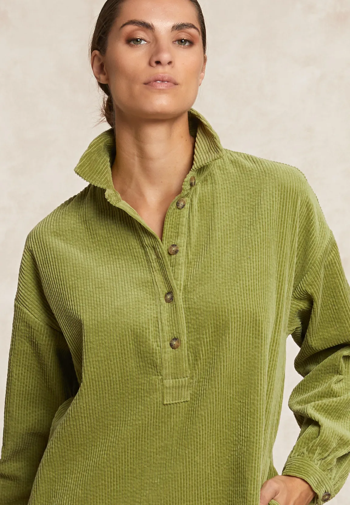 New River Woods Ribfluwelen jurk met knopen olijfgroen -