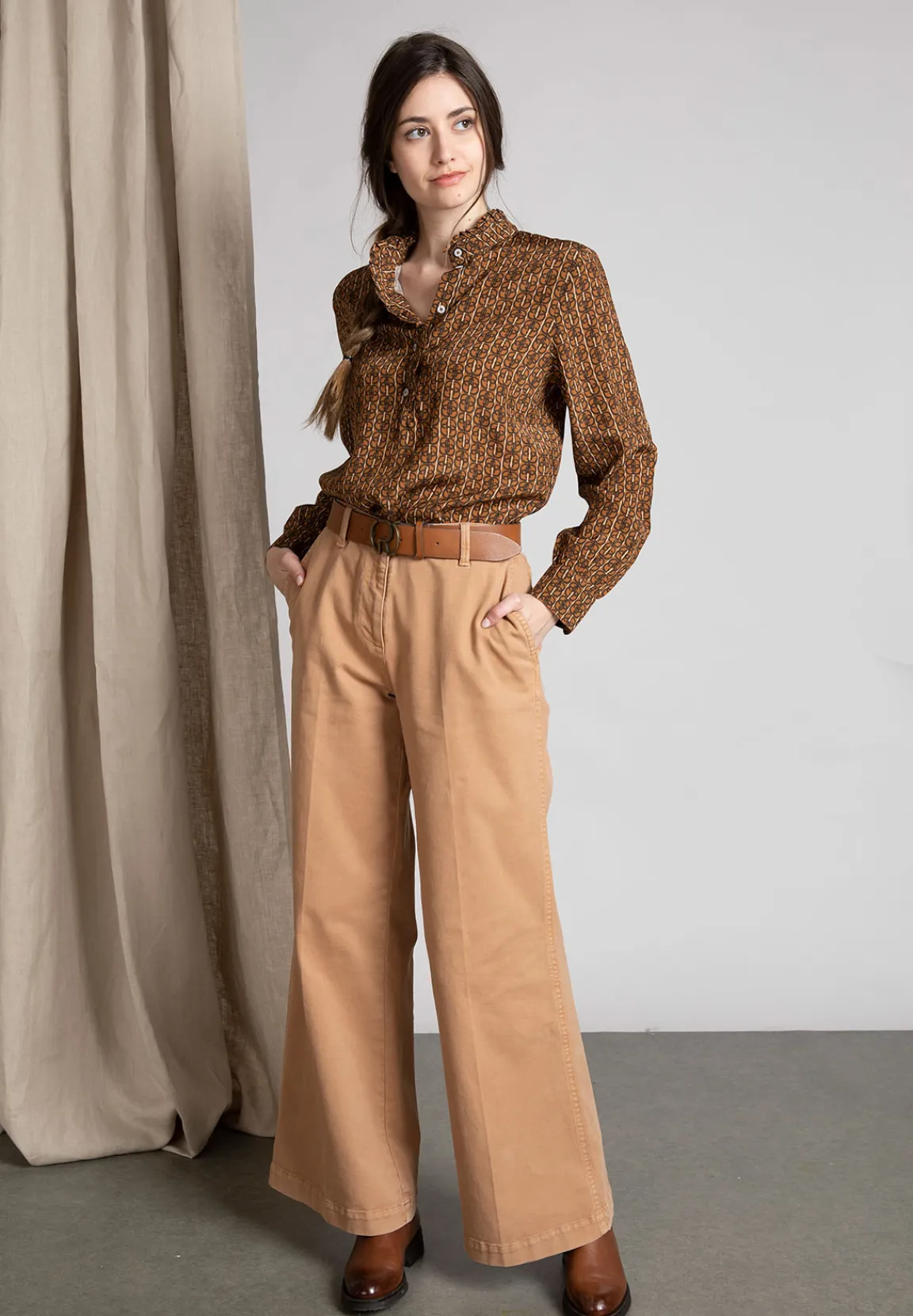 Best River Woods Slipoverblouse met ruffles in bruin -