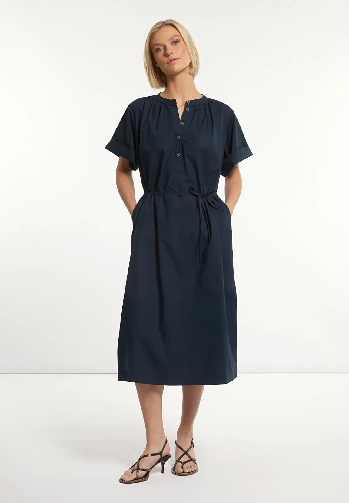 Discount River Woods Wijde jurk met riem korte mouwen navy -