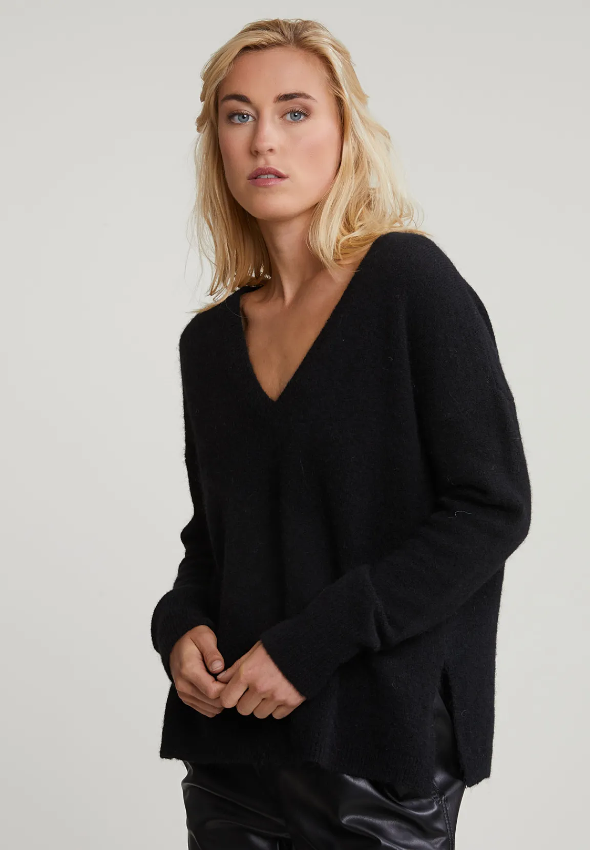 Discount River Woods Zwarte V-hals trui lange mouwen -
